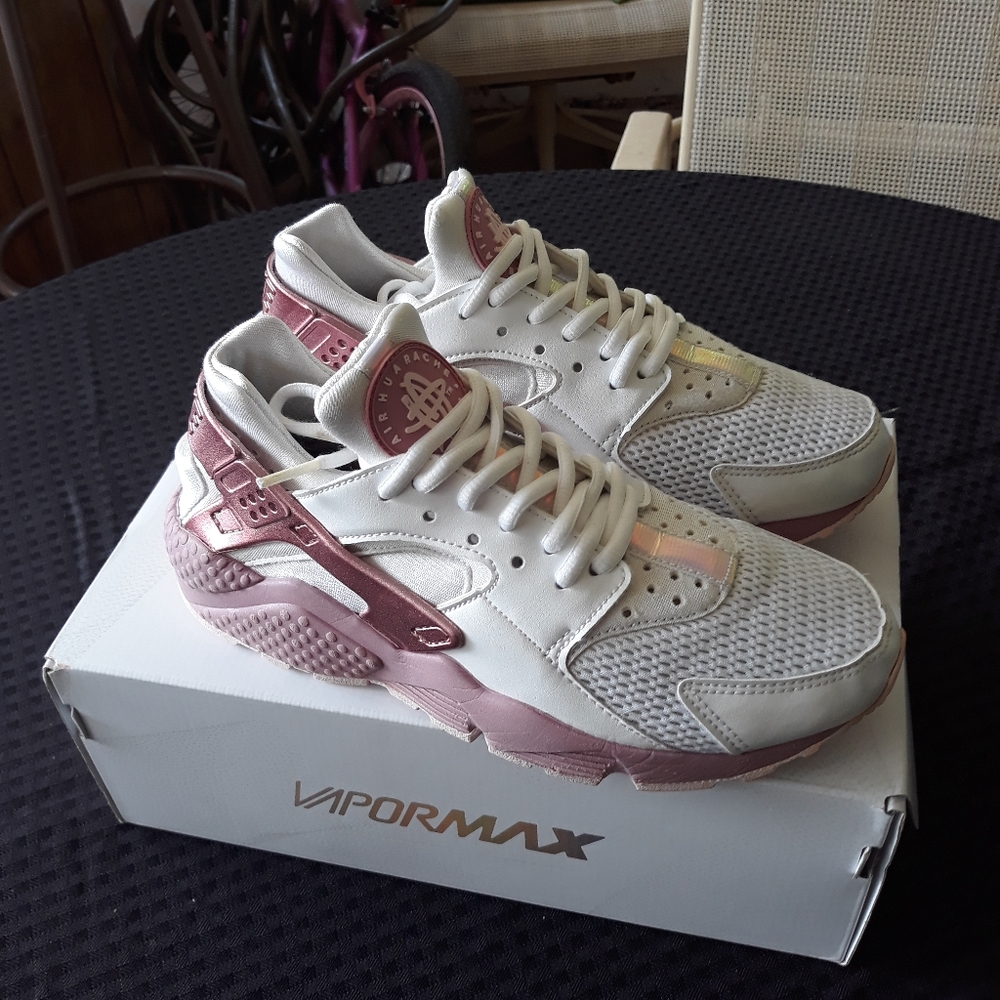 Nike Huarache run white elemental pink